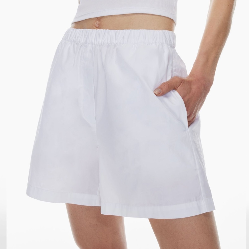 SOLD • NWT Aritzia Wilfred Free Breeze 5” Short